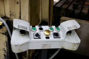 油圧プレス Siempelkamp IHF-Press 1250 - 1250 トン (写真 11)