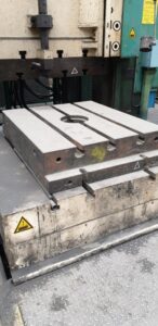 油圧プレス Cosmo 1000 MT - 1000 トン (写真 1)