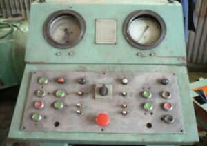 油圧プレス P7640 - 1000 トン (写真 6)