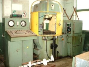 油圧プレス P7640 - 1000 トン (写真 1)