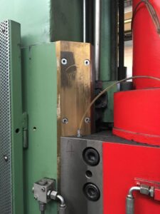 ねじプレス Hiller Lutz HYS-K160 MH - 350 トン (写真 1)