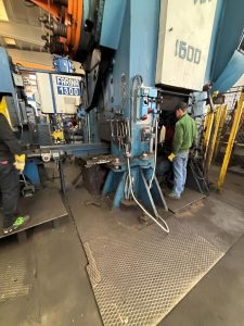 熱間鍛造プレス TMP Voronezh К04.038.842 - 1600 トン (写真 2)