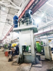 トリミングプレス KarpatPressMash KG9534 - 250 トン (写真 2)