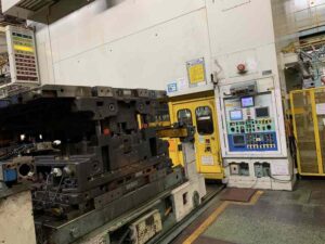 プレス機 Komatsu E4T2500 - 2500 トン (写真 3)