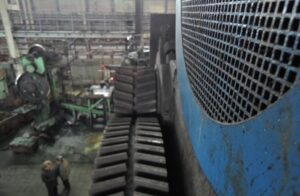 熱間鍛造プレス Smeral LZK 4000 S - 4000 トン (写真 3)