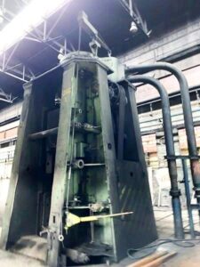 カウンターブロー鍛造ハンマー ZTS Kosice UHG 4000 - 40 トン (写真 4)