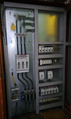 油圧プレス Dieffenbacher P0-F 1250A - 1250 トン (写真 2)