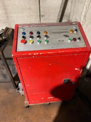 ナックルジョイントプレス Barnaul K8340 - 1000 トン (写真 9)