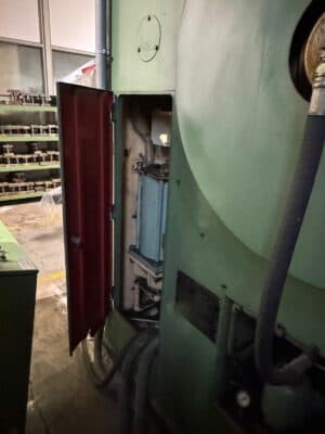 ナックルジョイントプレス Barnaul K8340 - 1000 トン (写真 1)