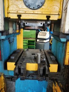 ナックルジョイントプレス Barnaul KB8340 - 1000 トン (写真 1)