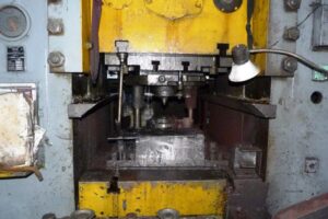 冷間押出プレス Barnaul K0036 - 400 トン (写真 1)