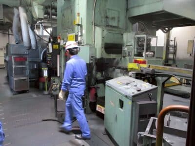 冷間鍛造プレス Komatsu L1C630L - 630 トン (写真 9)