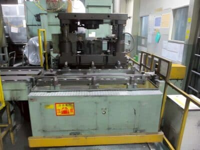 冷間鍛造プレス Komatsu L1C630L - 630 トン (写真 6)