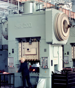 トリミングプレス TMP Voronezh KA9033 - 200 トン ID: S89157