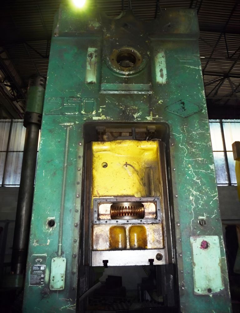 トリミングプレス TMP Voronezh K9534 - 250 トン