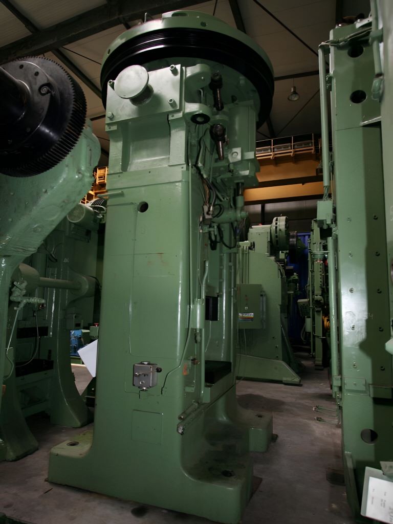 ねじプレス Eumuco PF 800 - 1000 トン