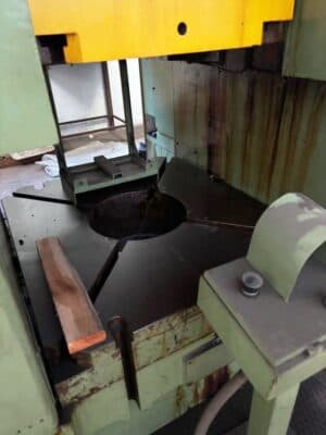 ナックルジョイントプレス Kieserling KKPR 2000/1000 - 2000 トン (写真 2)