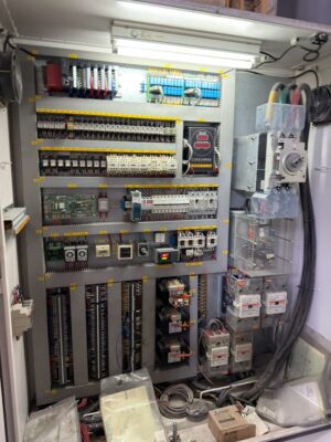 冷間鍛造プレス Chin Fong KP-1000 - 1000 トン (写真 3)