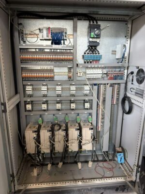 冷間鍛造プレス Chin Fong KP-1000 - 1000 トン (写真 4)