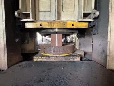 自由鍛造プレス Kawasaki 2000 MT - 2000 トン (写真 8)