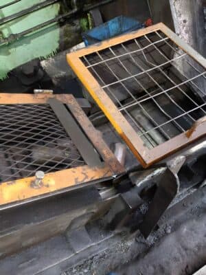 ビレットシャー Manyo LBS1000 - 1000 トン (写真 4)