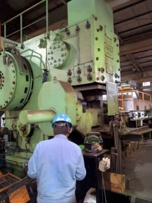 ビレットシャー Manyo LBS1000 - 1000 トン (写真 1)