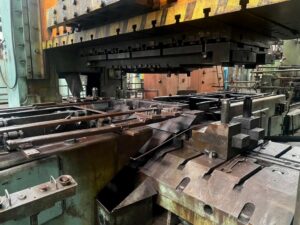 プレス機 TMP Voronezh K3044V - 2500 トン (写真 2)