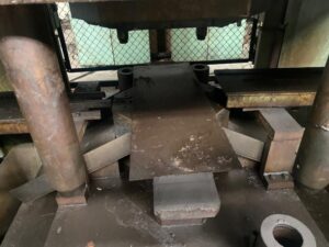 トリミングプレス TMP Voronezh K04.150.242 - 1600 トン (写真 1)