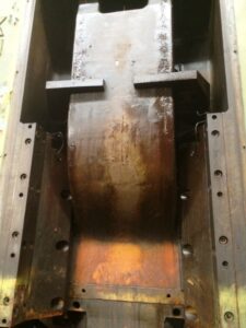 熱間鍛造プレス Kurimoto F-1600 - 1600 トン (写真 7)