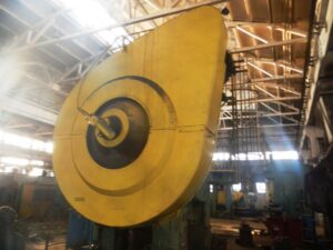 熱間鍛造プレス Kurimoto F-1600 - 1600 トン (写真 8)