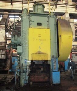 熱間鍛造プレス  Kurimoto F-1600 - 1600 トン ID: S84501