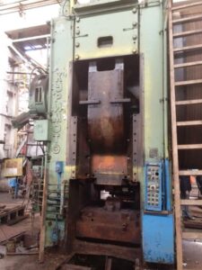 熱間鍛造プレス Kurimoto F-1600 - 1600 トン (写真 14)