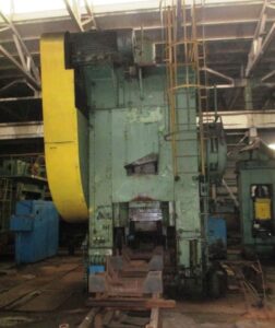 熱間鍛造プレス Kurimoto F-1600 - 1600 トン (写真 16)