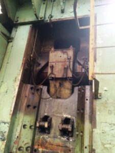 熱間鍛造プレス Kurimoto F-1600 - 1600 トン (写真 18)