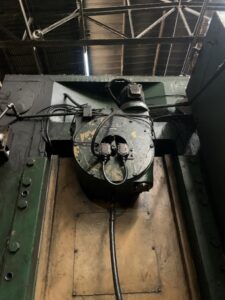 ナックルジョイントプレス Barnaul KB8340 - 1000 トン (写真 1)