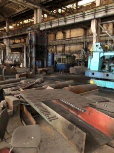 自由鍛造プレス Dnepropress P152 - 800 トン (写真 3)