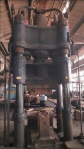 自由鍛造プレス Dnepropress P152 - 800 トン (写真 4)