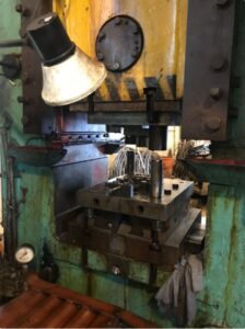 ナックルジョイントプレス Barnaul KD8334 - 250 トン (写真 10)