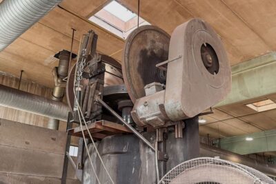 ねじプレス Berrenberg RSPe 230/300 - 300 トン (写真 2)