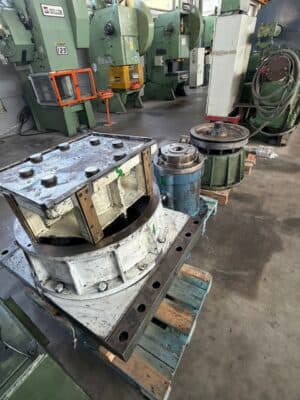 熱間鍛造プレス Rovetta FO300 - 300 トン (写真 1)
