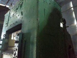 ナックルジョイントプレス Barnaul K8340 - 1000 トン (写真 1)