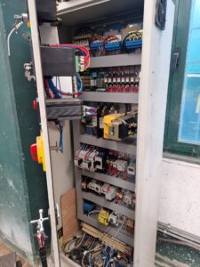 熱間鍛造プレス Farina GAS-650 - 650 トン (写真 2)