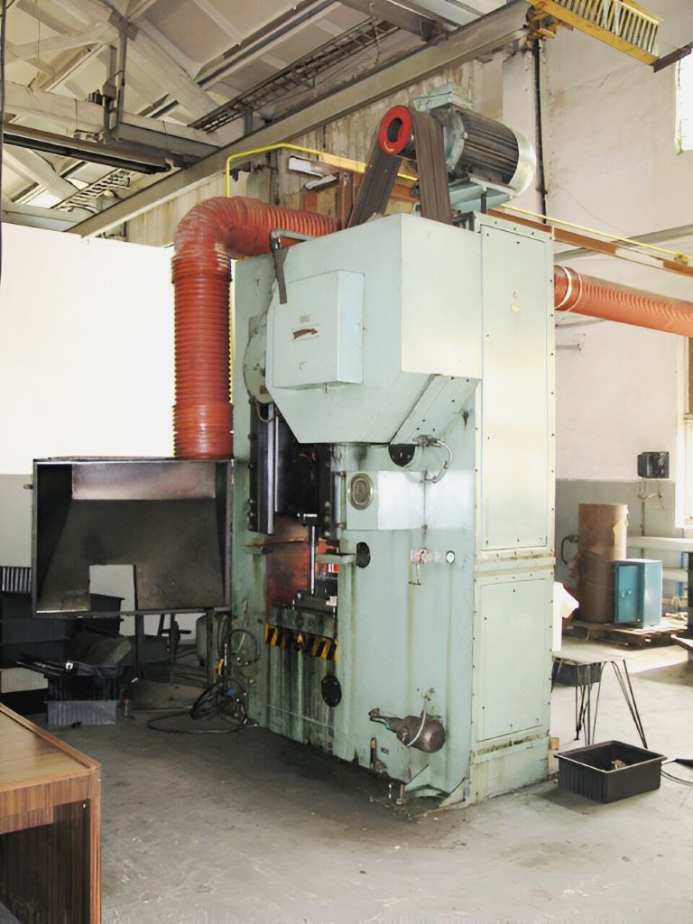 ナックルジョイントプレス Barnaul KB8338 - 630 トン