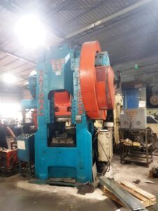 熱間鍛造プレス National Maxipres 500 E8 - 500 トン (写真 1)