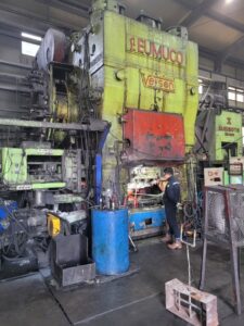 熱間鍛造プレス Eumuco KP 3150 - 3150 トン (写真 3)