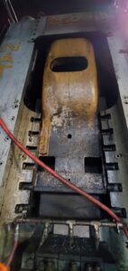 熱間鍛造プレス National Maxipres 2500 - 2500 トン (写真 1)