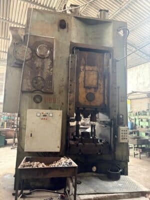 冷間押出プレス Barnaul KB0036 - 400 トン (写真 1)