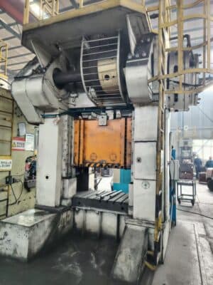 トリミングプレス TMP Voronezh KA9033 - 200 トン (写真 2)