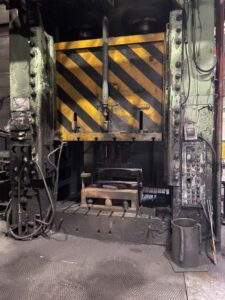 トリミングプレス Fujicar 1200 - 1200 トン (写真 1)