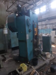 ナックルジョイントプレス Barnaul KB8336 - 400 トン (写真 1)